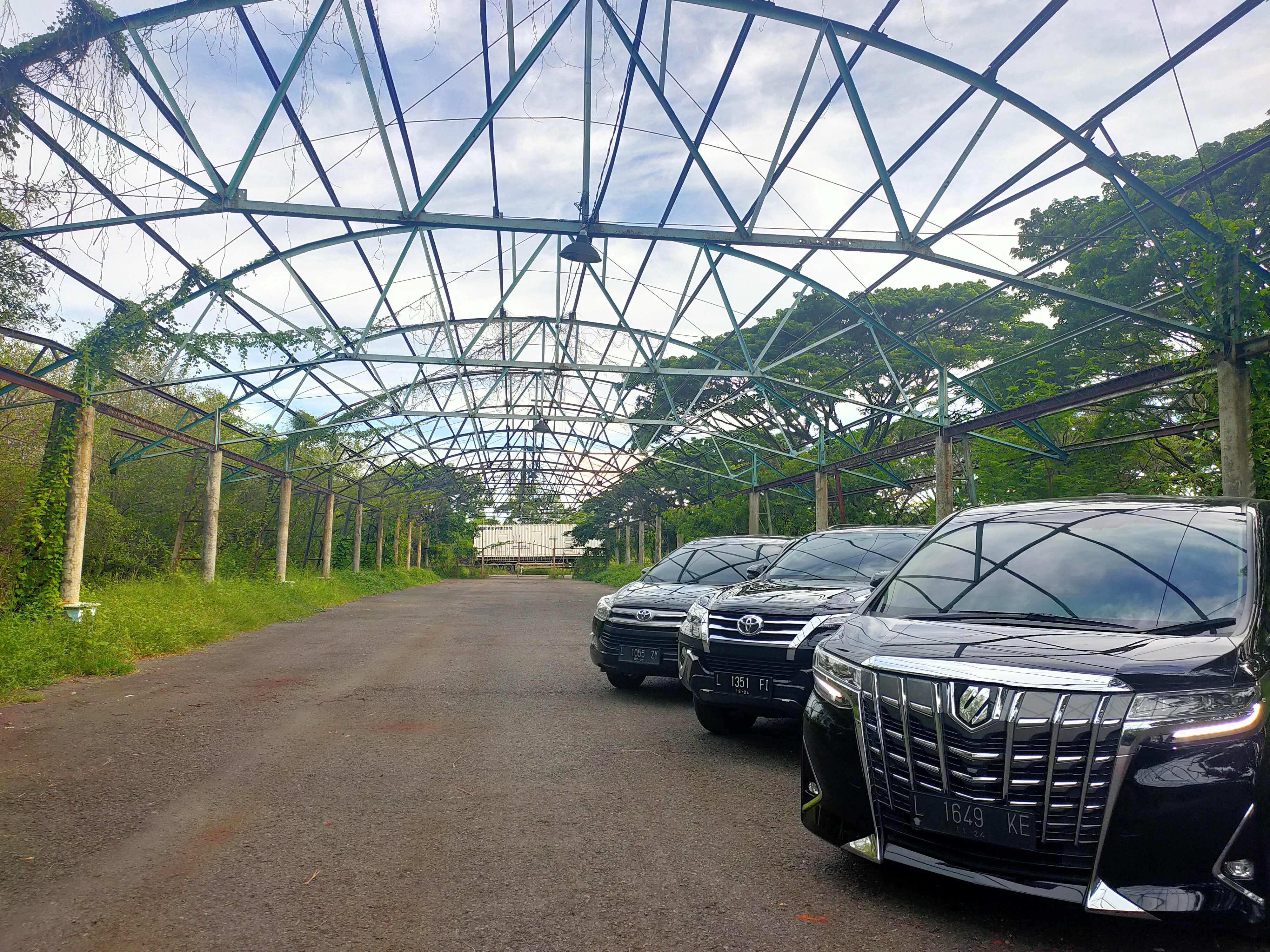 Sewa Mobil Murah di Surabaya Bersama Sembrani Sejati