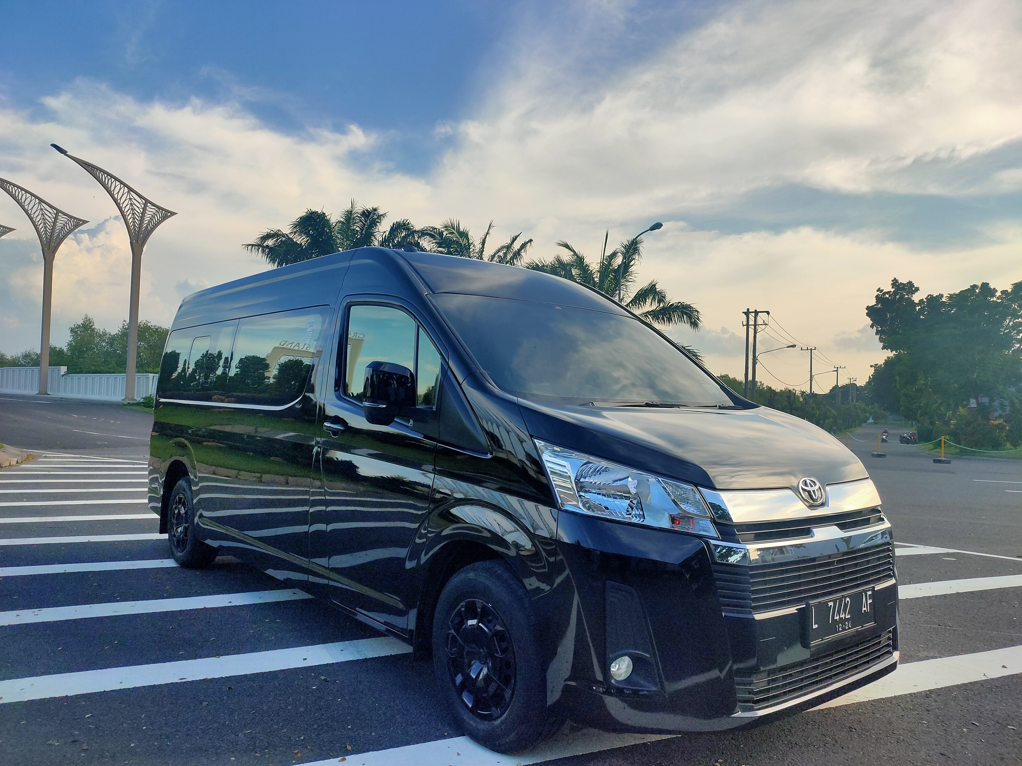 HiAce - 1