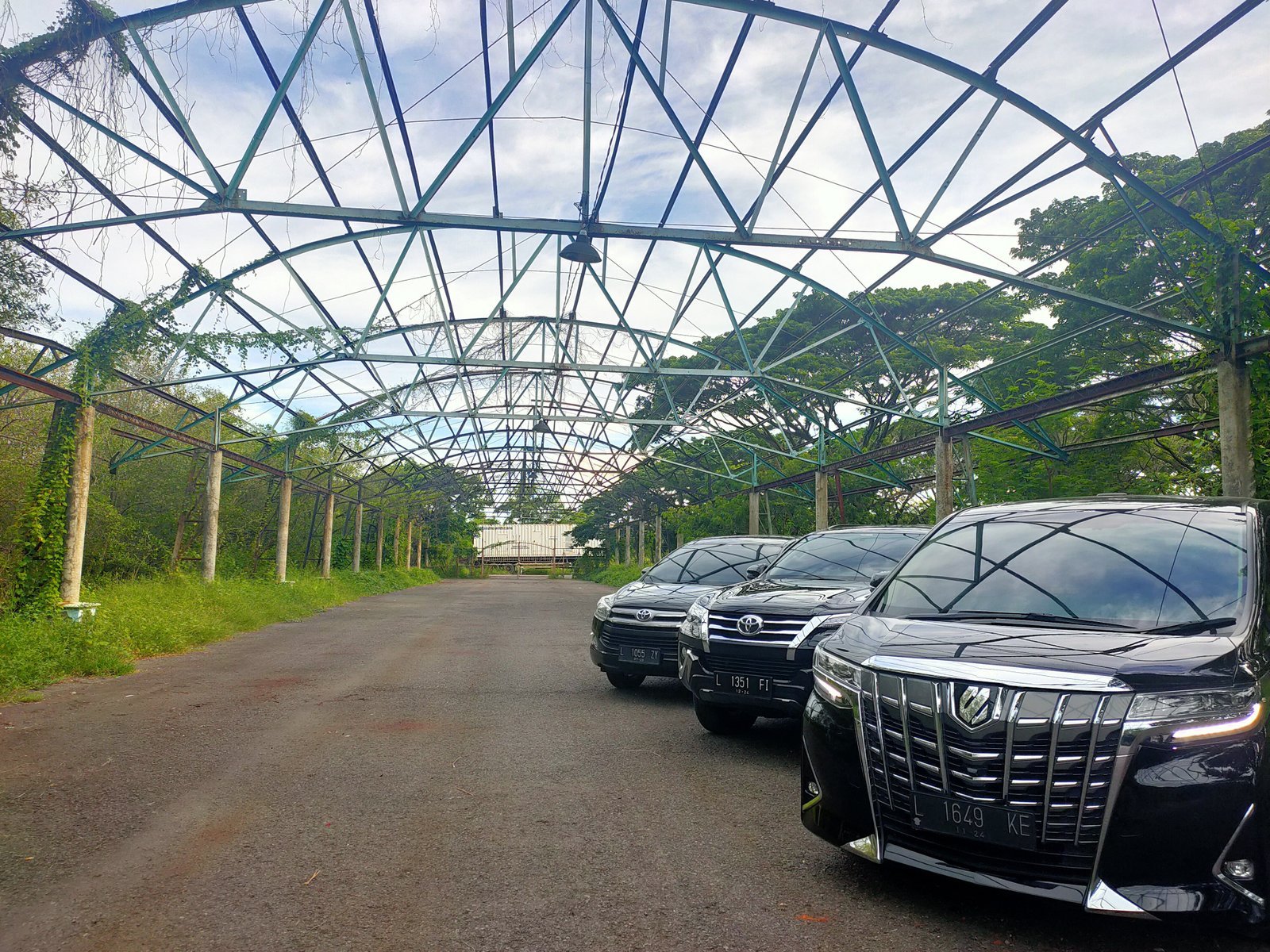Sewa Mobil Murah di Surabaya Bersama Sembrani Sejati
