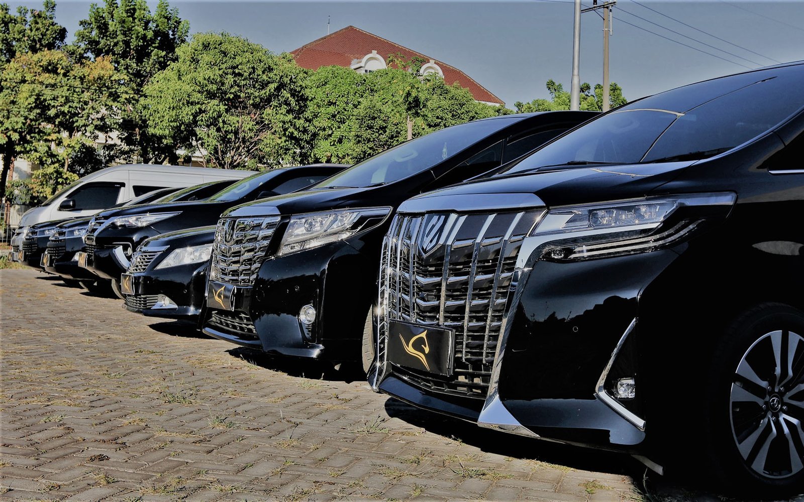 Kami adalah Solusi Transportasi Anda